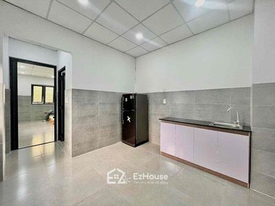 It's the owner of the house who hired a bedroom. She understands Bình Thạnh Full of new furniture.