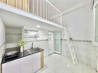 Rent for the Royal High Room near the University of Public Business in Constitutional College.