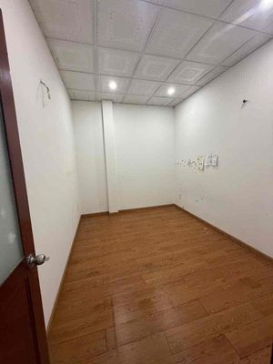 Rent the house (5 m x 20 meters) with three empty bedrooms all over the alley of 6 meters