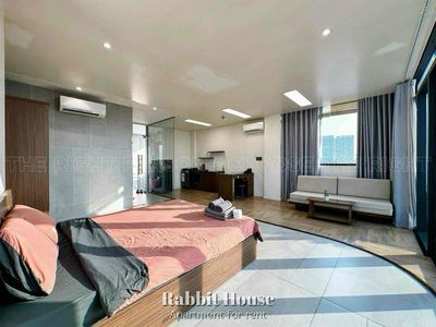 The new apartment leaser -- balcon -- Phú Nhuận district -- prosperous.
