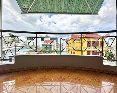 The righteous balcony near the literary university