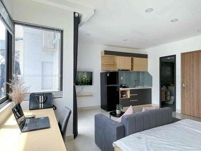 Rent the studio full balcony furniture - right here at the Cộng Hoà