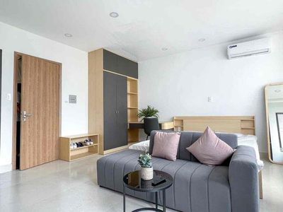Rent the studio full balcony furniture - right here at the Cộng Hoà