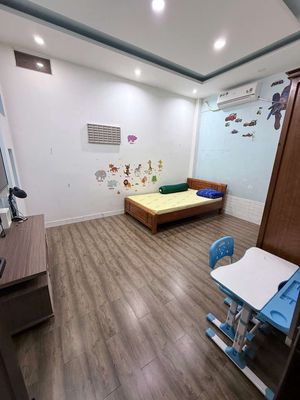need to rent the apartment.full interior. Pink. Long. Flat.