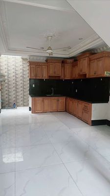 Renting four bedrooms. Five toilets. 13 million.