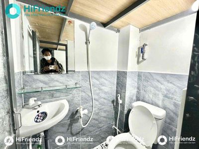 Opens over 20 new motels, built at the University of Business and Charitable University.