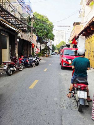 4 X15 M warehouses all the time, nice fixer - Huỳnh Thiện Lộc area, 8 M through