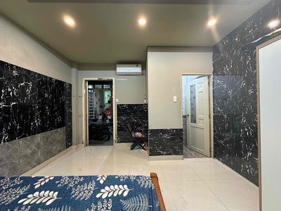 ground room - full interior - Right here