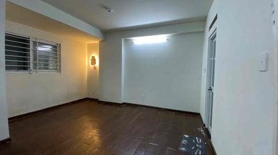Share, an apartment, private toilet.