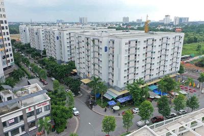 Share, an apartment, private toilet.
