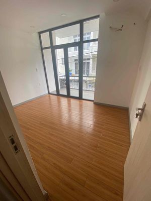 Rent an internal Lạc Long Quân 6 x 12 ground 2 floors