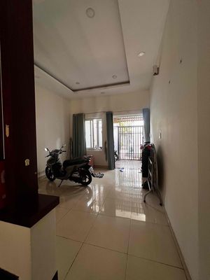 Rent the Dht 17 alley. 4 x 15 meters. Two stories. Three bedrooms. Three toilets. For 8 million.