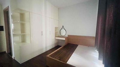 Three bedrooms. Two-three-three M2s for eight million. Ten million months.