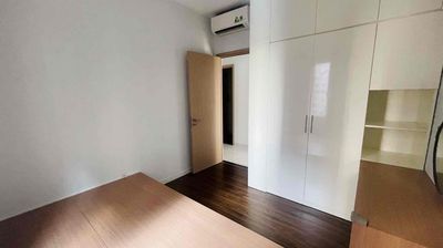 Three bedrooms. Two-three-three M2s for eight million. Ten million months.