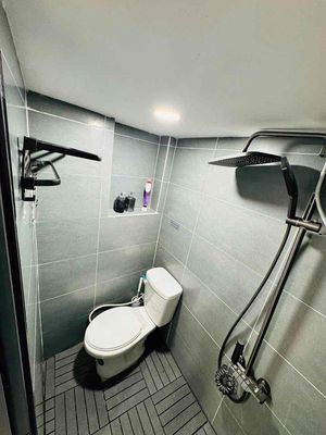 Full furniture for the little family. One bedroom, six million worth of toilets.