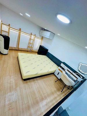 Full furniture for the little family. One bedroom, six million worth of toilets.