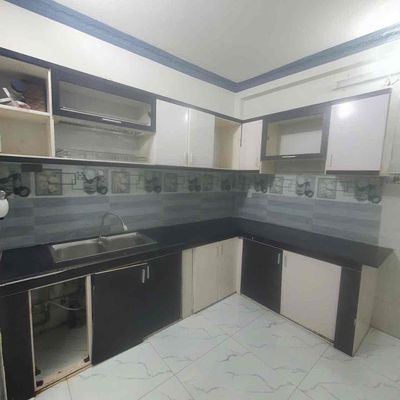 RZz0 rent (4 x 15) suspended, 3 bedrooms, 2 downstairs bathrooms.
