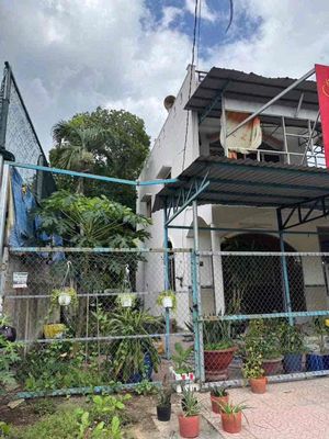 We'll rent a house 250 meters wide on the front. 5 p is sleeping at a low price.