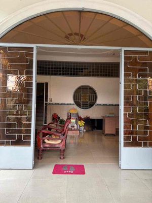 We'll rent a house 250 meters wide on the front. 5 p is sleeping at a low price.