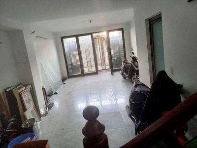 Rent a three-story Tân Thới Nhất-2, District 12.