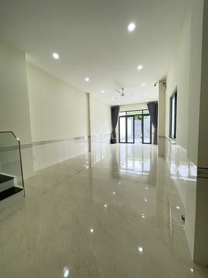 Rent a số 9 Linh Tây 270 m2 xd - 5 elevator floors