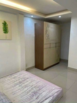 The square root of 1 M 2 floors Lê Thị Riêng, Bến Thành, District 1 - 14 million a month.
