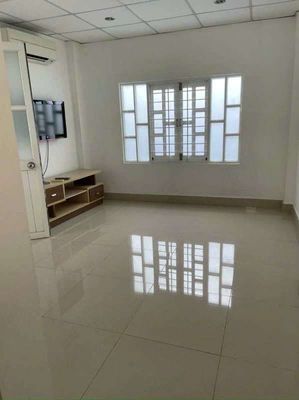 The square root of 1 M 2 floors Lê Thị Riêng, Bến Thành, District 1 - 14 million a month.