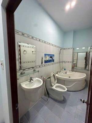 Rent the nnc, alley, four bedrooms, three toilets.