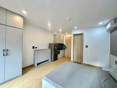 Rent the cool balcony studio right in District 10, full interior