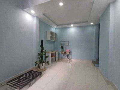 Rent the original four x 14 meters, two stories, three bedrooms plus two toilets, Lê Văn Thọ