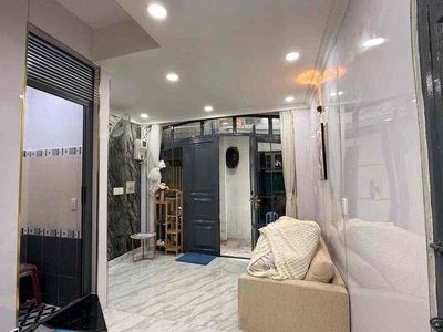 Rent the entire house full of furniture, Two-story ground, two bedrooms plus three toilets, 13 million a month.