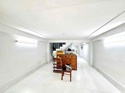 Rent the original 4 x 16 meters, ground floor, 3 bedroom/2 toilet, Nguyễn Văn Công