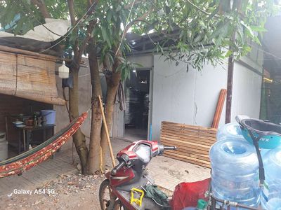 The area alley uses 150 M2. A toilet bedroom. A 100 percent cool porch yard.