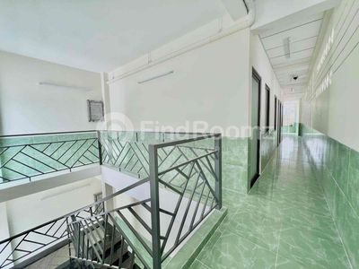 The student's quarters have 2 million9 guards.