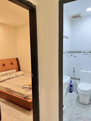 Two bedrooms. Two bathrooms. Seven, Mã Lò.