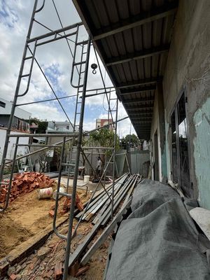 Two stories to the new house is in September, the car lane, close to the Ben Hai church.