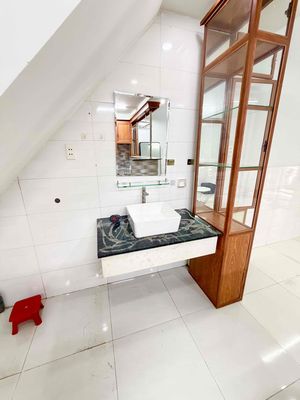 4 x 8 meters 1 .8 + 1 floor (3 bedroom 2 toilets) 5 meters of automobile. Painting area