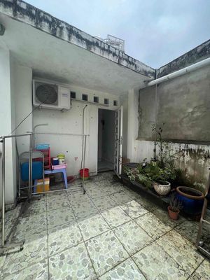 It's the owner who rents the service apartment with windows and balconys.