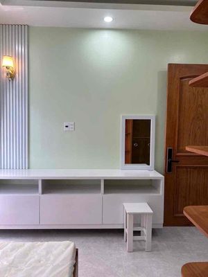 The lease house is two-six-foot-four-foot-long districts. Three-and-a-half-half full-case furniture.