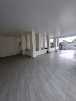 Rent for Kinh Dương Vương, 50 million.