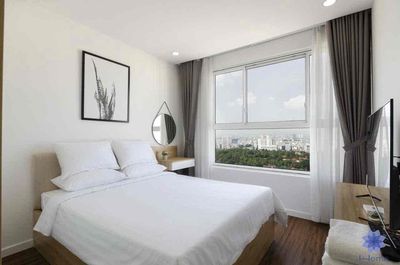 Rent the Orchard Parkview apartment. Three bedrooms. Two toilets. 85 meters by GD Park.