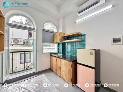 The new construction apartment is 100 percent voluntary - full advanced interior - close to University huit