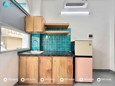 The new construction apartment is 100 percent voluntary - full advanced interior - close to University huit