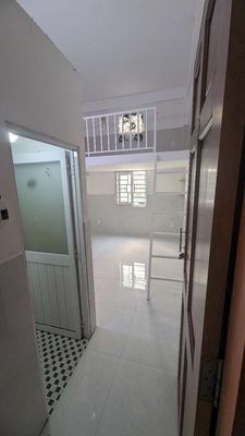 Room 1 m7, area of use 25 m2 costs 3 million eight a month. Right in the market.