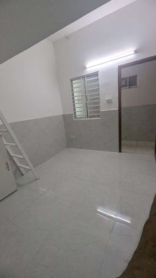 Room 1 m7, area of use 25 m2 costs 3 million eight a month. Right in the market.