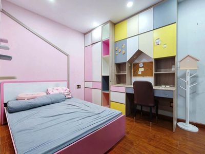 The Sen-3 apartment costs 14 million a month. 96 meters full of balcony.