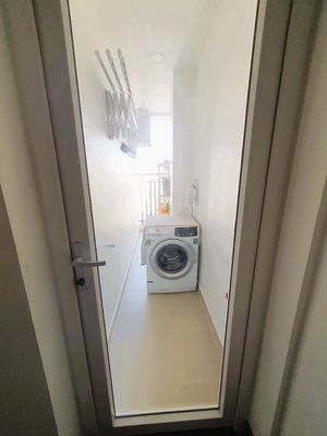 Rent the district of 7 Boulevard 2 bedrooms. A 1 9-foot toilet in place.