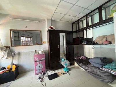 One or two women to rent a room.