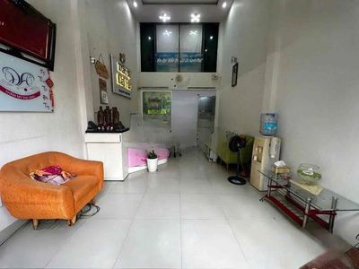 Five-four meters-three bedrooms in three toilets -- 40 million.