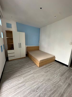 Rent a super-size room 35 meters wide.